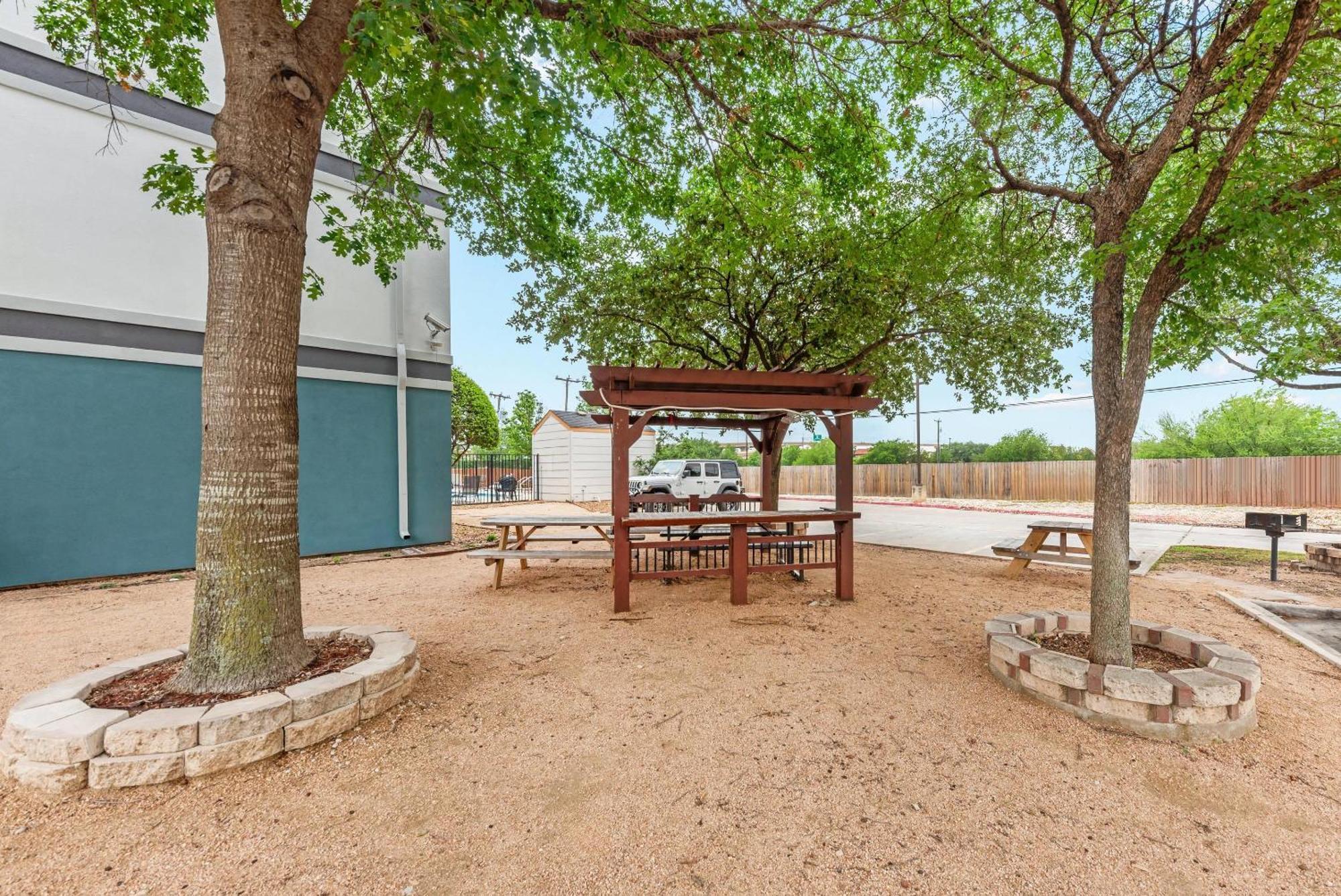 Quality Inn Near Seaworld - Lackland San Antonio Exterior photo